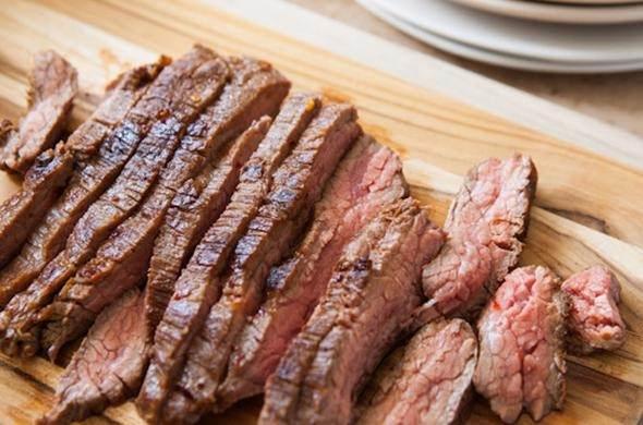 <p>Ülke: Rusya Federasyonu</p>

<p>1 yılda kişi başına düşen et miktarı: 62.9 kilogram</p>
