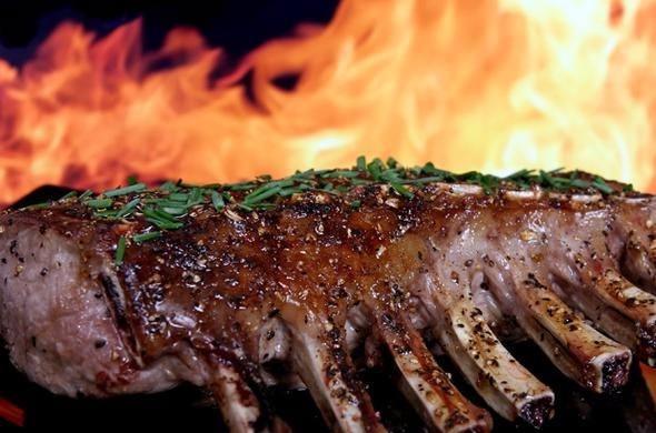 <p>&Uuml;lke: Arjantin<br />
<br />
1 yılda kişi başına d&uuml;şen et miktarı: 98.3 kilogram</p>
