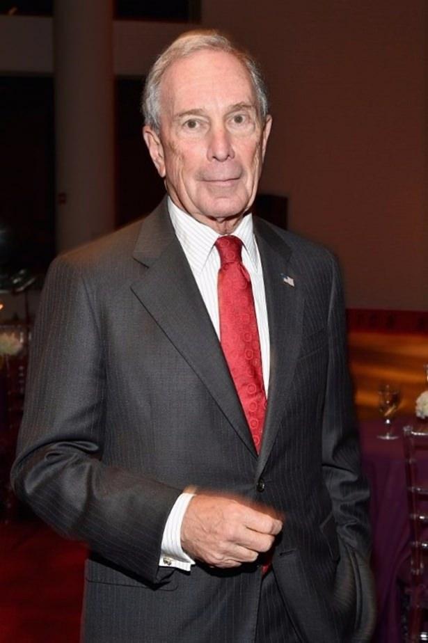 <p><strong>Michael Bloomberg</strong><br />
Bloomberg haber ajansının sahibi Micheal Bloomberg 36 milyar dolar servete sahip. <br />
Ülke: ABD </p>