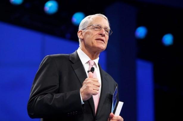 <p><strong>S. Robson Walton</strong><br />
ABD'de marketler zinciri Wal-Mart'ın ortaklarından olan S. Robson Walton 30.5 milyar dolar servete sahip. <br />
Ülke: ABD </p>
<p> </p>