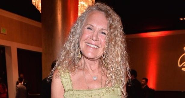 <p><strong>Christy Walton</strong><br />
ABD'de marketler zinciri Wal-Mart'ın ortaklarından olan Christy Walton 29.6 milyar dolar servete sahip. <br />
Ülke: ABD </p>
<p> </p>