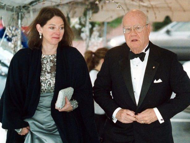 <p><strong>Forrest Mars Jr.</strong></p>
<p>Gıda sektöründe faaliyet gösteren Forrest Mars Jr. 23 milyar dolar servete sahip. </p>
<p>Ülke: ABD </p>