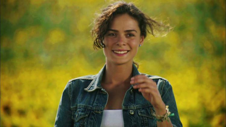 <p>Özge Özpirinçci </p>

<p> </p>
