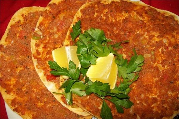 <p>Lahmacun</p>
