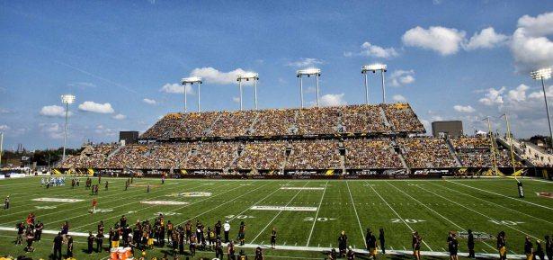 <p>21 - Tim Hortons Field / Kanada</p>