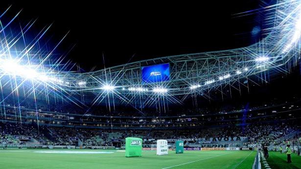 <p>Dünyanın en iyi stadyumlarının seçildiği yarışmada, Türkiye'den 2 stat 2014 yılının en iyisi olmak için yarıştı. Zirveyi Brezilya'nın Sao Paulo kentindeki Allianz Parque Stadyumu alırken, Türkiye'den bir stadyum ilk 5'e girdi. İşte açıklanan o liste...</p>
