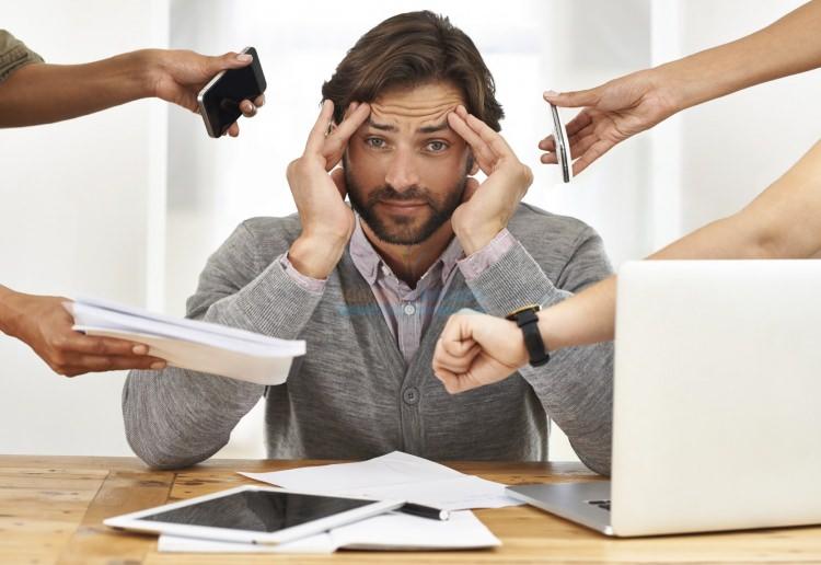 <p>Uzmanlar, az stresin iş hayatında daha verimli olunması için gerektiğini söylerken, bir çoğumuz iş hayatında stresle boğuşuyoruz. </p>
