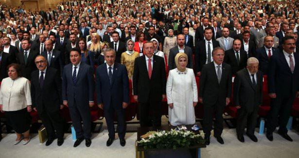 <p>AK Parti'nin Cumhurbaşkanı adayı Başbakan Erdoğan, Haliç Kongre Merkezi'nde Vizyon Belgesi'ni açıkladı.</p>
