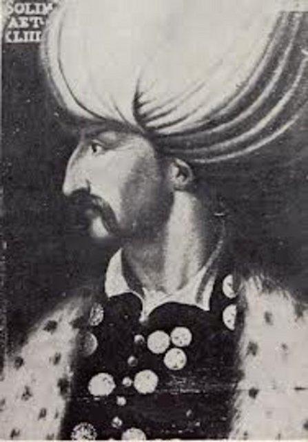 <p><strong>Yavuz Sultan Selim’in hobisi kuyumculuktur. Şiire meraklıydı. Nitekim bazı Türkçe şiirlerinin yanında Farsça bir divanı da vardır ve Almanya’da basılmıştır.</strong></p>

<p> </p>
