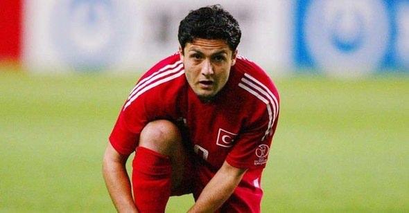 <p>YILDIRAY BAŞTÜRK: Stuttgart forması giyerken Euro 2008 kadrosuna dahil edilmemesini "Eğer 2008'e gitseydim hem dünya hem de Avrupa Şampiyonası'nda oynamış nadir oyunculardan biri olurdum.</p>