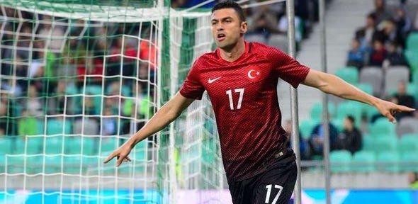 <p>BURAK YILMAZ: Euro 2016 esnasında gündeme damga vuran prim meselesinin temelinde Burak Yılmaz vardı. </p>