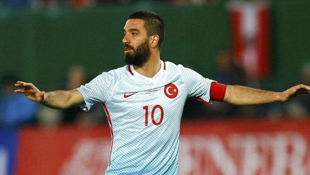 <p>Barcelona ile çok formda bir sezon girişine imza atmasına rağmen milli takım kadrosuna alınmadı.</p>