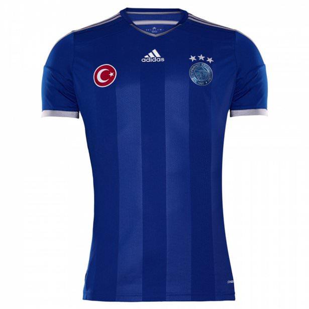 <p>Fenerbahçe'nin 2014-2015 sezonunda giyeceği formalar belli oldu. Sarı Lacivertliler bu sezon 3 ayrı forma tasarımıyla mücadele edecek.</p>