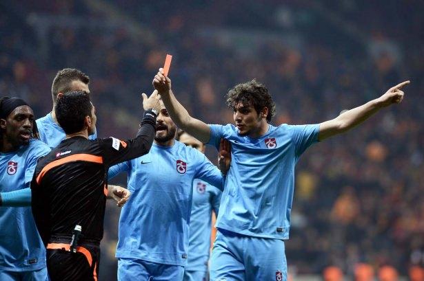 <p>SALİH DURSUN - Trabzonspor’da başarılı olamayan ve bordo mavili takımında satın alma opsiyonunu almak istemediği Salih Dursun’a sarı kırmızılı yöneticiler de sıcak bakmıyor.</p>
<p> </p>