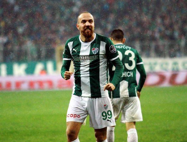<p>SERCAN YILDIRIM - Golcü futbolcu için Bursaspor ile pazarlıklar sürüyor. Sercan Yıldırım'ın da Galatasaray'a veda etmesine kesin gözüyle bakılıyor.</p>