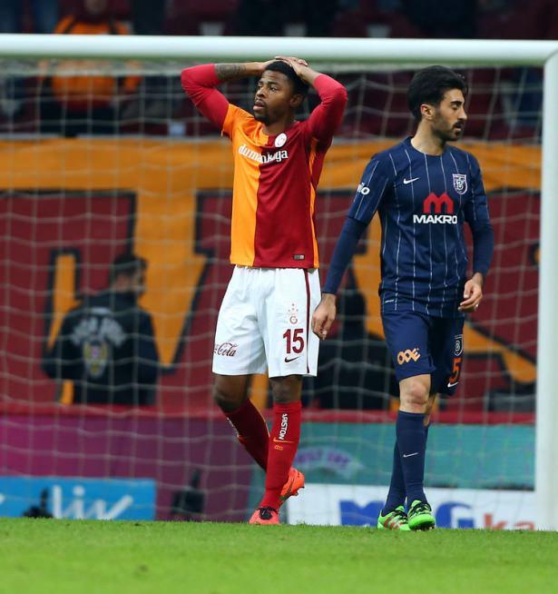 <p>RYAN DONK - Devre arası Kasımpaşa'dan transfer edilen Hollandalı futbolcu satış listesinde.</p>