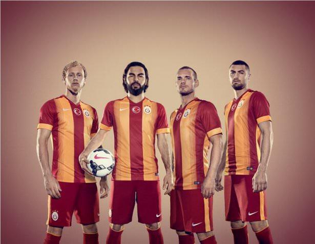 <p>Galatasaray yeni sezonda giyeceği formaları resmi internet sitesinden duyurdu.</p>
