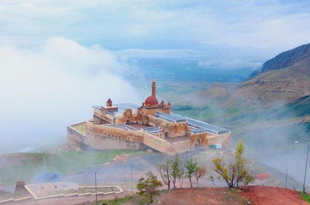 <p><strong>Ağrı</strong></p>
<p>2015 nüfusu: 54.7210 kişi.</p>
<p>2016 nüfusu: 54.2255 kişi.</p>
<p>Değişim(%): -0,90</p>