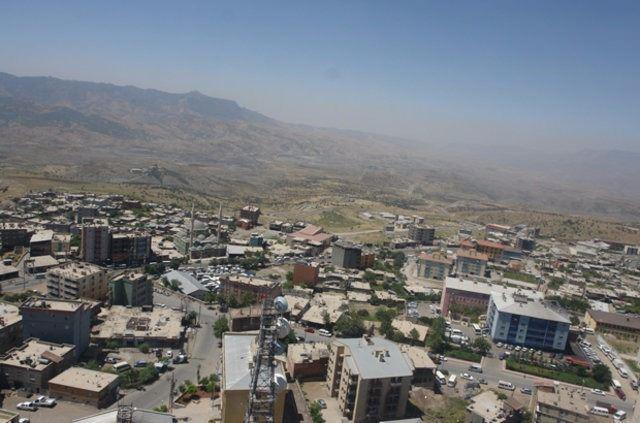 <p><strong>Şırnak</strong></p>
<p>2015 nüfusu: 490.184 kişi.</p>
<p>2016 nüfusu: 483.788 kişi.</p>
<p>Değişim(%): -1,30</p>