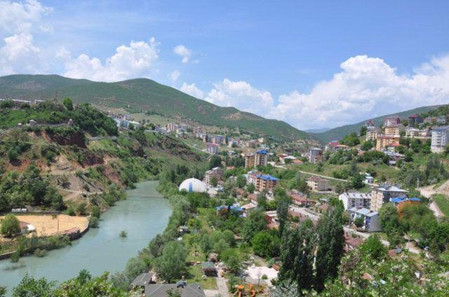 <p><strong>Hakkari</strong></p>
<p>2015 nüfusu: 278.775 kişi.</p>
<p>2016 nüfusu: 267.813 kişi.</p>
<p>Değişim(%): -3,93</p>