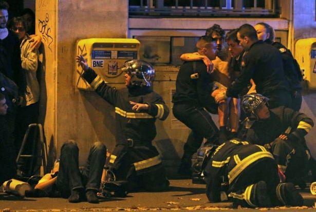 <p>Paris'te yaşanan terör saldırılarında 150'den fazla kişinin hayatını kaybettiğini açıklandı</p>
