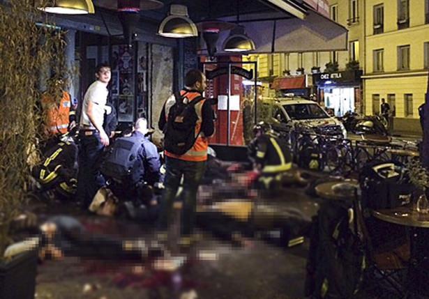 <p>Saldırılar, Paris'in doğusunda bir restoranda, metro istasyonunda, konser salonunda silahlı ile stat yakınında 2 bombalı saldırı şeklinde gerçekleşti. Saldırılarda ilk belirlemelere göre 150'den fazla kişinin öldüğü ve çok sayıda yaralı olduğu bildirildi.</p>
