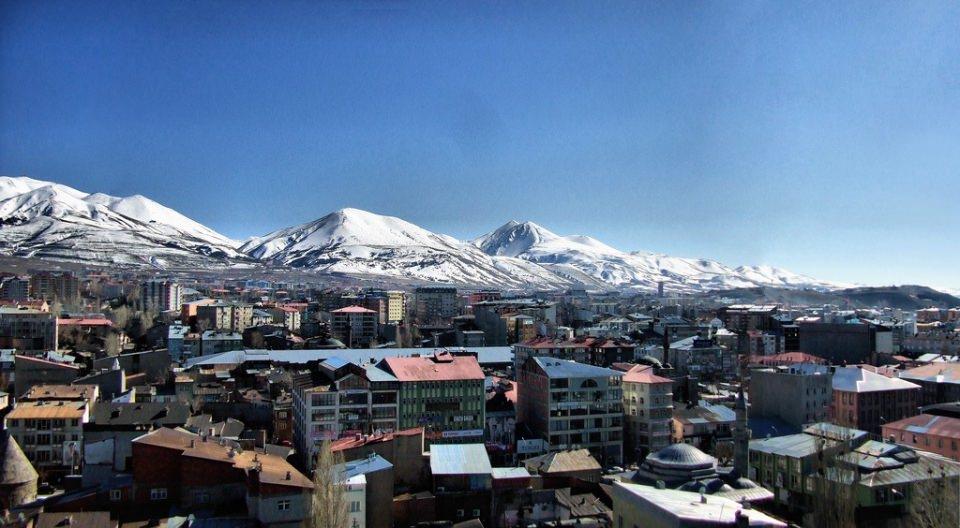 <p>ERZURUM<br />
<br />
1 KAMİL AYDIN ÜNİVERSİTE ÖĞRETİM ÜYESİ<br />
2 ERTÜRK ÇİMEN ÜNİVERSİTE İŞADAMI<br />
3 ZEKAİ KAYA ÜNİVERSİTE MİLLİ SPORCU<br />
4 CEZMİ POLAT ÜNİVERSİTE MÜTEAHHİT<br />
5 GÖKHAN ARSLAN ÜNİVERSİTE İŞADAMI<br />
6 SEYFULLAH HIZARCI ÜNİVERSİTE TIP DOKTORU</p>