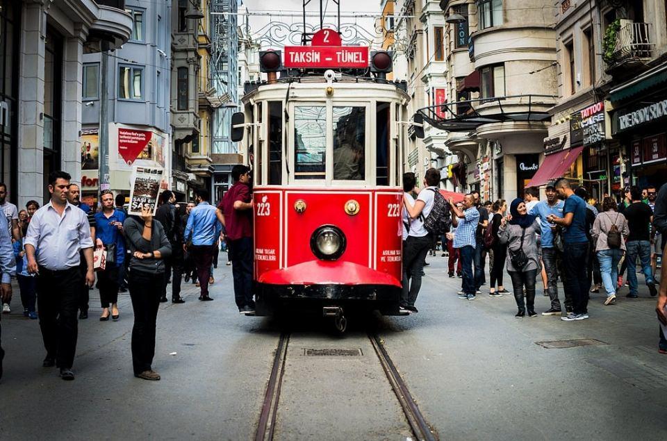 <p><strong>İSTANBUL 2.bölge</strong><br />
<br />
1 EKMELEDDİN MEHMET İHSANOĞLU ÜNİVERSİTE AKADEMİSYEN / DİPLOMAT<br />
2 CELAL ADAN ÜNİVERSİTE ORMAN MÜHENDİSİ<br />
3 MEHMET KILIÇ ÜNİVERSİTE İŞADAMI<br />
4 MEHMET ASLAN ÜNİVERSİTE SANATÇI<br />
5 ÖZCAN PEHLİVANLIOĞLU ÜNİVERSİTE AVUKAT<br />
6 FETİ YILDIZ ÜNİVERSİTE AVUKAT<br />
7 ALİ DERİNDAĞ LİSE İŞADAMI<br />
8 BAŞBUĞ PINARBAŞI ÜNİVERSİTE AVUKAT<br />
9 HAKAN ÖZBAY ÜNİVERSİTE AVUKAT<br />
10 FÜSUN KAYAN ARDAMAR ÜNİVERSİTE BÜROKRAT<br />
11 MUHAMMED EMİN ÖZKURT ÜNİVERSİTE AVUKAT<br />
12 GÜLRU VARDAR ÜNİVERSİTE MAKİNA MÜHENDİSİ<br />
13 TUĞBA TURGAN ÜNİVERSİTE MİMAR</p>
