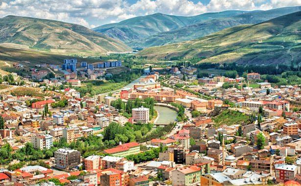 <p><strong>BAYBURT</strong><br />
<br />
1 KARABEY KADRİ KARAOĞLU ÜNİVERSİTE TIP DOKTORU<br />
2 HİDAYET YILMAZTÜRK ÜNİVERSİTE VETERİNER HEKİM</p>