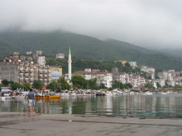 <p><strong>YALOVA</strong><br />
<br />
1 HATİCE BEŞTAŞ LİSE EV HANIMI<br />
2 ALİ OĞUZ BERBEROĞLU ÜNİVERSİTE İNŞAAT MÜHENDİSİ</p>
