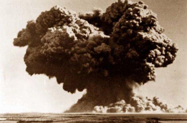 <p>İngiltere'nin ilk nükleer denemesi<br />
1952 yılında "Hurricane" kod adlı nükleer bomba</p>