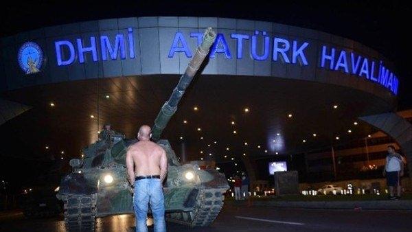 <p> Özel Kuvvetler Komutanlığında darbeci generali vurup şehit olan vatandaşın ailesine başsağlığı dileyen Metin, "15 Temmuz gecesi destan yazan Türk milletinin bir ferdi olarak milletim istikbali için bu uğurda her türlü fedakarlığa hazır olarak elimden gelen gayreti göstermeye çalıştım. <br />
</p>