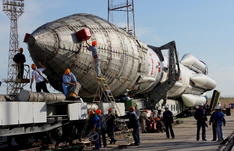 <p><strong>6- UYU YAPIMINA RUSLAR TALİP OLDU</strong></p>

<p>Savunma sanayisi alanındaki işbirliğinin sürdürülmesinden yana olduklarını da belirten Putin, "Uzay alanındaki işbirliğinin genişletme imkânını konuştuk. </p>
