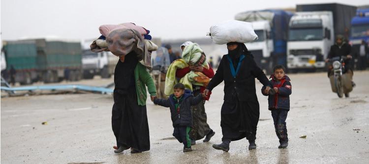 <p>Halep’e insanı yardımların götürülmesi için her türlü çabayı gösterecekleri konusunda görüş birliğine vardıklarını dile getiren Putin, ancak insani yardımların ulaştırılması konusunda güvenliğin sağlanması gerektiğini söyledi. </p>

