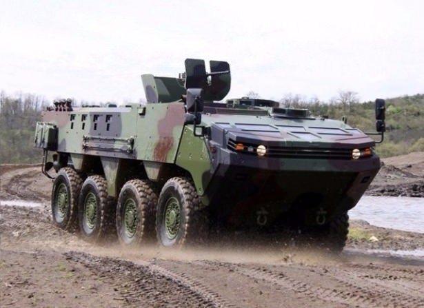 <p><strong>OTOKAR ARMA</strong><br />
Yüksek taktik ve teknik özelliklere sahip yeni nesil çok tekerlekli modüler bir araç olan ARMA; üstün hareket kabiliyeti, yüksek mayın ve balistik koruma ile orta ve yüksek kalibre silah sistemi entegrasyon opsiyonlarına sahip. Arma, en zorlu arazi koşullarında bile hizmet verebilmekte.</p>
