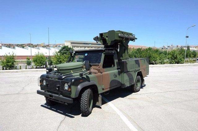 <p><strong>ZIPKIN</strong><br />
Zıpkın; ASELSAN tarafından milli imkânlarla üretilen, temel silah olarak atışa hazır 4 adet FIM-92 Stinger füzesini kullanan, çeşitli algılayıcılar ile donatılmış ve tüm fonksiyonları bilgisayar tarafından denetlenen bir Alçak İrtifa Hava Savunma Sistemi.</p>
