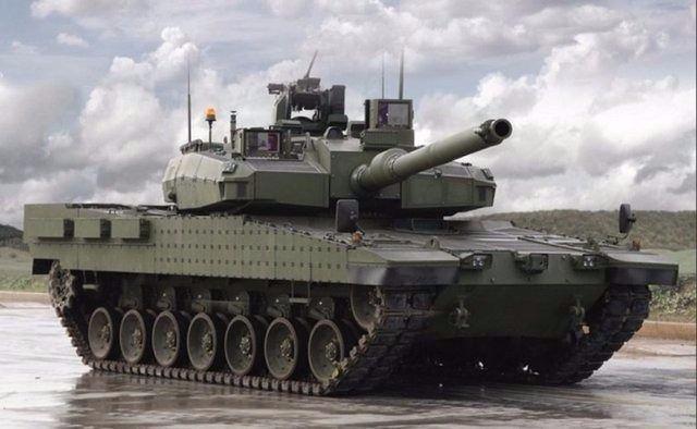 <p><strong>ALTAY TANKI</strong><br />
Otokar tarafından üretilen Türkiye'nin ilk Milli Ana Muharebe Tankı Altay’ın tasarımında, Türk Silahlı Kuvvetleri’nin gerçekleştirebileceği her türlü harekat şartları ve katılım sağlayacağı BM/NATO harekatlarının ihtiyaçları göz önünde bulunduruldu. Bu amaçla Altay, modern tanklarda kullanılan en yeni teknolojilerle donatıldı. Altay, sahip olacağı üstün ateş gücü ve isabet oranı, yüksek hareket kabiliyeti ile Türk Silahlı Kuvvetleri’nin en temel ve caydırıcı güçlerinden biri olacak.</p>