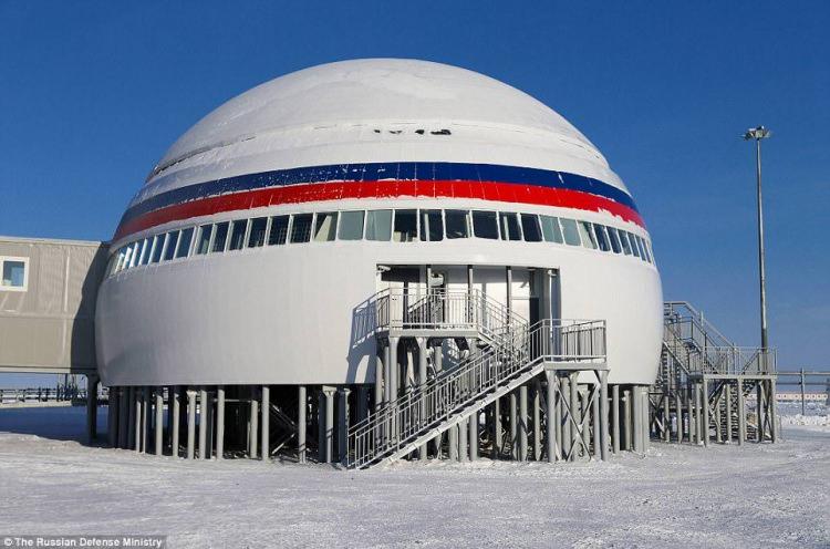 <p>Üs, Rusya'nın kutuplardaki petrol ve doğalgaz yataklarına dair yürüttüğü çalışmalar kapmanında inşa edilmişti.</p>
