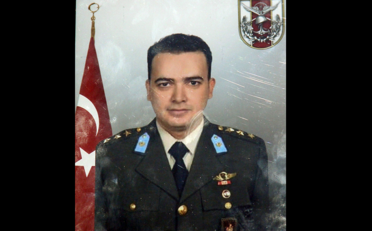 <p>Pilot Yüzbaşı Serhat Sığınak</p>
