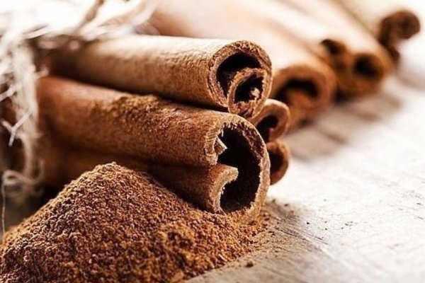 <p>Daha uzun süre tok kalmak,  hem de kan şekerini dengelemek için günde bir çay kaşığı kadar tarçın tüketmelisiniz. </p>
