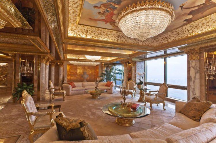 <p>Donald Trump'ın Manhattan'daki evi 24 ayar altın kaplama dekorasyonuyla biliniyor.</p>
