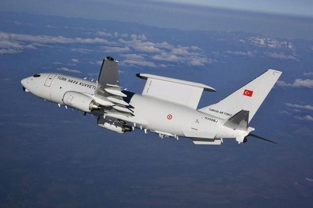 <p><strong>Boeing 737 AEW&C</strong></p>

<p>Boeing firması tarafından üretilen Boeing 737 AEW&C uçağı, elektronik taramalı, dost-düşman ayrımı yapabilen radar içeren havadan ihbar ve kontrol uçağından, Barış Kartalı projesi kapsamında 3 adet envantere girdi.</p>
