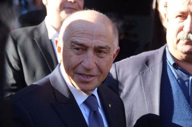 <p><strong>NİHAT ÖZDEMİR</strong><br />
Serveti: 1.6 milyar dolar<br />
Servet kaynağı: Limak Holding<br />
Doğum Yeri: Diyarbakır</p>