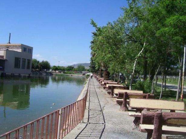 <p>İl: Kilis<br />
İlçe: Merkez<br />
Nüfus: 90.327</p>