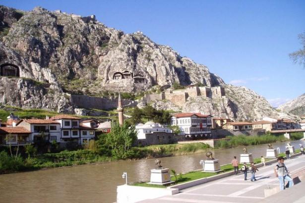 <p>İl: Amasya<br />
İlçe: Merkez<br />
Nüfus: 98.935</p>
<p> </p>