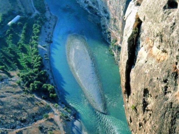 <p>İl: Siirt<br />
İlçe: Merkez<br />
Nüfus: 140.278</p>
<p> </p>