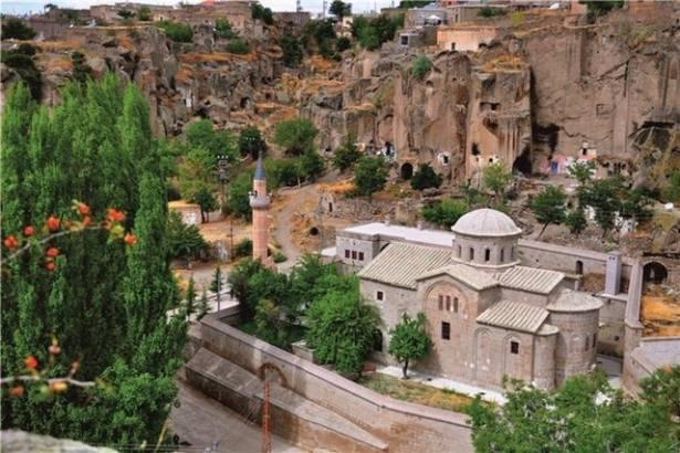 <p>İl: Aksaray<br />
İlçe: Merkez<br />
Nüfus: 195.990</p>

<p> </p>
