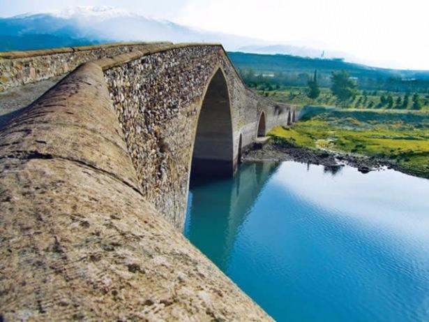 <p>İl: Kahramanmaraş<br />
İlçe: Onikişubat<br />
Nüfus: 371.394</p>

<p> </p>
