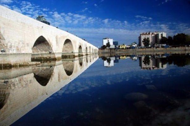 <p>İl: Adana<br />
İlçe: Seyhan<br />
Nüfus: 779.232</p>
<p> </p>