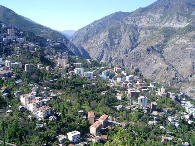 <p>İl: Artvin<br />
İlçe: Hopa<br />
Mahalle: Sundura<br />
Nüfusu: 9718</p>

<p> </p>
